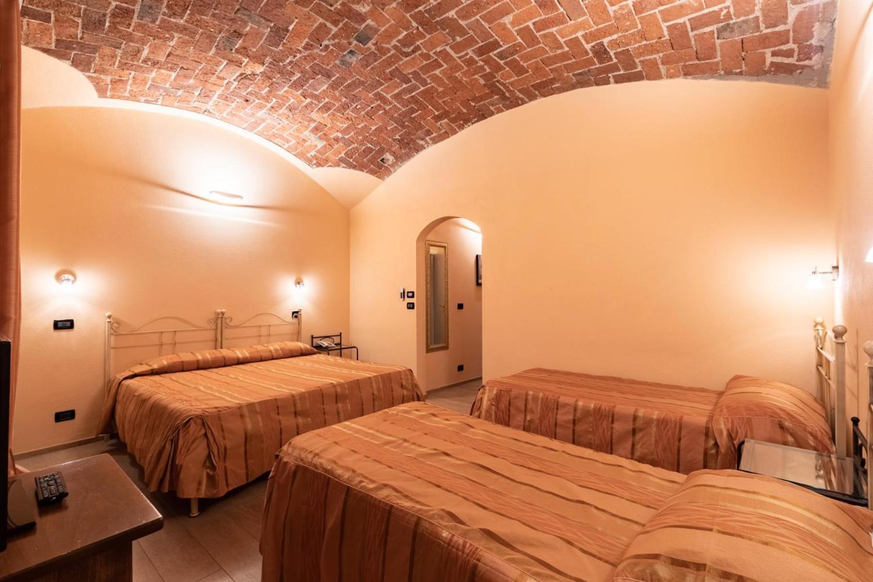 Le Lanterne Hotel Borgo San Dalmazzo Exterior foto
