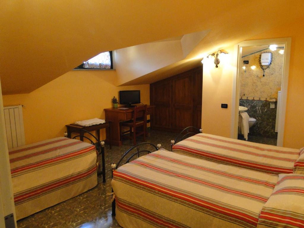 Le Lanterne Hotel Borgo San Dalmazzo Quarto foto
